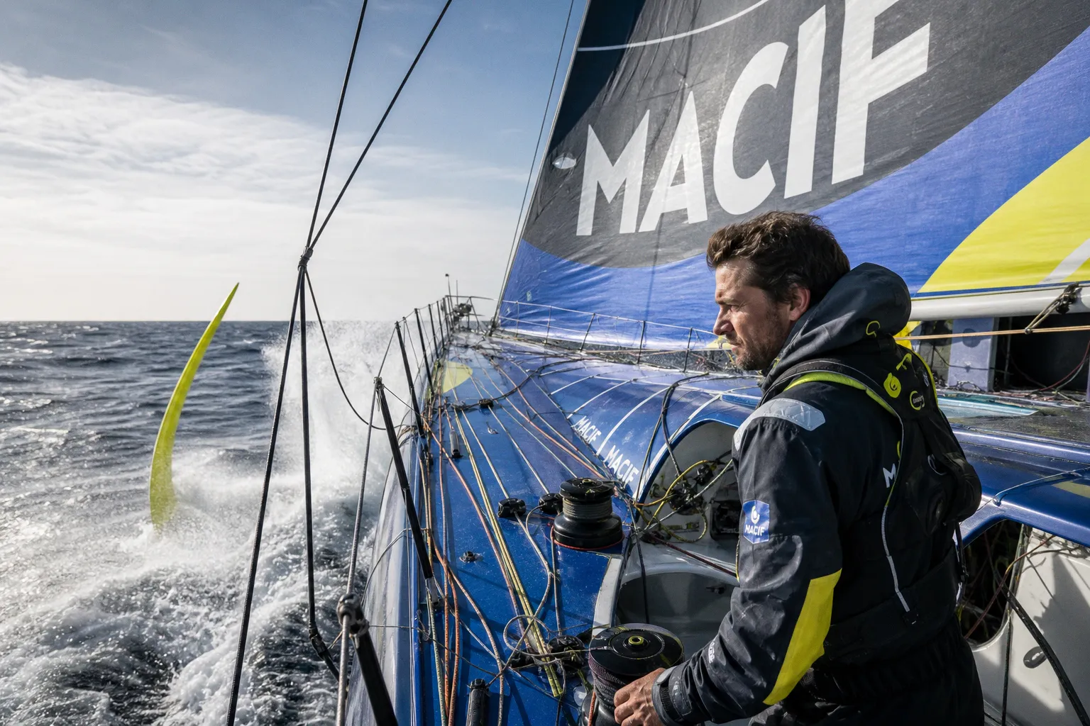 Charlie Dalin et MACIF Santé Prévoyance bousculent le Vendée Globe